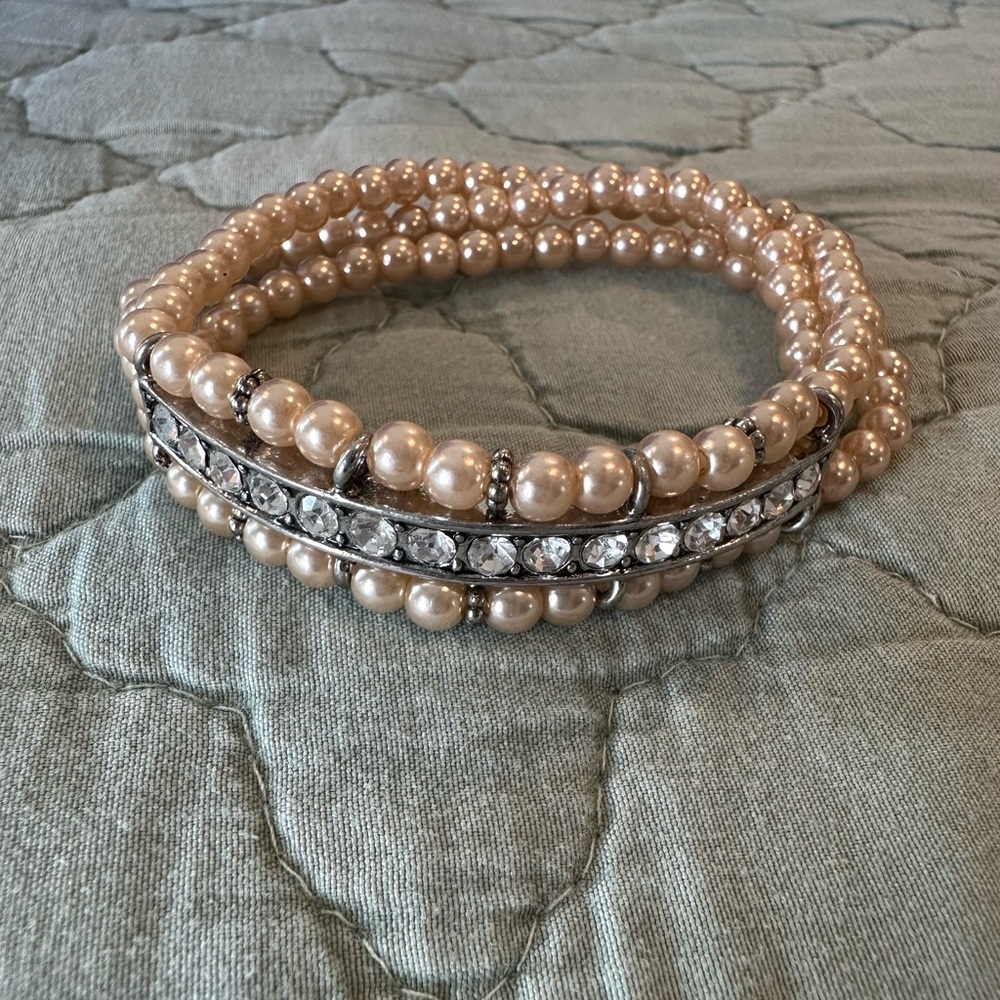 Elegant faux Pearl and Crystal Bracelet